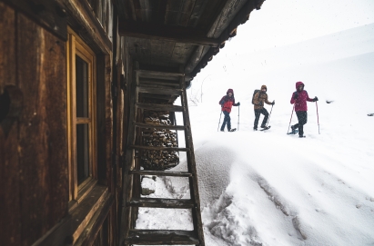 COMMENT S’HABILLER POUR PRATIQUER LA RAQUETTE A NEIGE ?