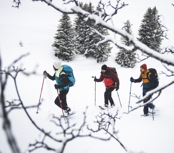 COMMENT S’HABILLER POUR PRATIQUER LA RAQUETTE A NEIGE ?