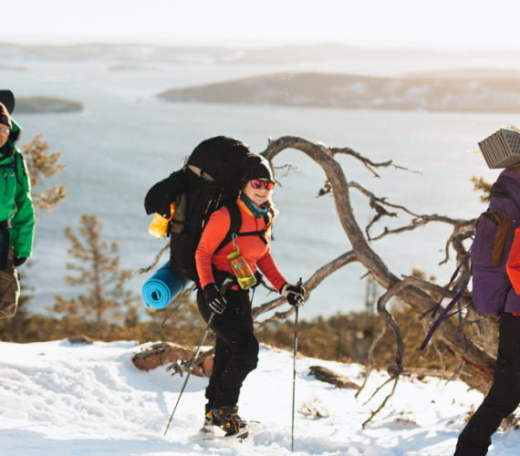 Practical Advice for Snowshoeing with Poles Across Different Scenarios